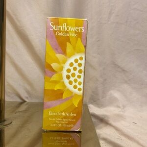 Elizabeth Arden Sunflowers Golden Vibe Bright Yellow Box